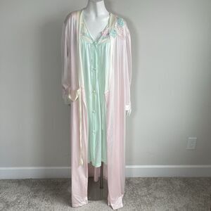 Vintage Lorraine Plus Size 2X /3X Satin Embroidered Nightgown & Robe Set USA